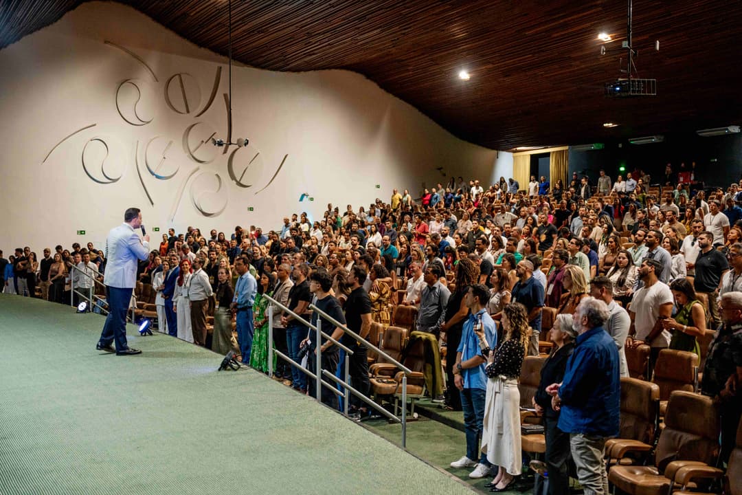 Grande auditório lotado